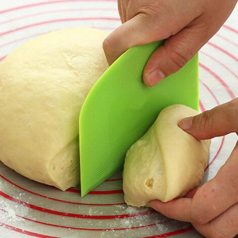 Bench Scraper Dough - ที่ขูดแป้ง 1 ชิ้น ทำจากพลาสติกปลอดภัยสำหรับอาหาร ที่ตัดแป้งแบบยืดหยุ่น ใช้ได้หลากหลาย