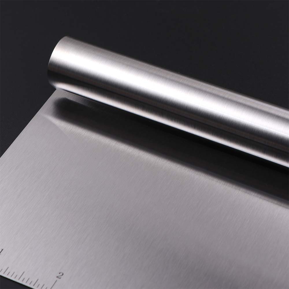 Bench Scraper Dough - ที่ตัดแป้งสแตนเลสอเนกประสงค์ ขอบโค้ง พร้อมที่ขูดแป้งในตัว ไม้พายทำขนมแบบมีสเกลวัด สำหรับทำเค้ก